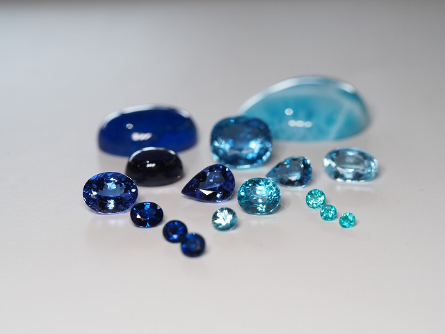 青い宝石